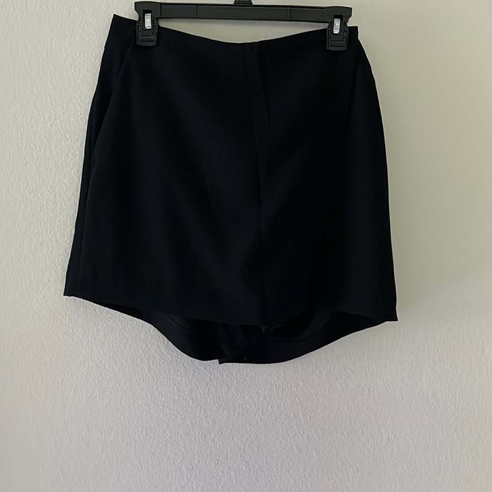 LOFT black skort with pockets, size 10.